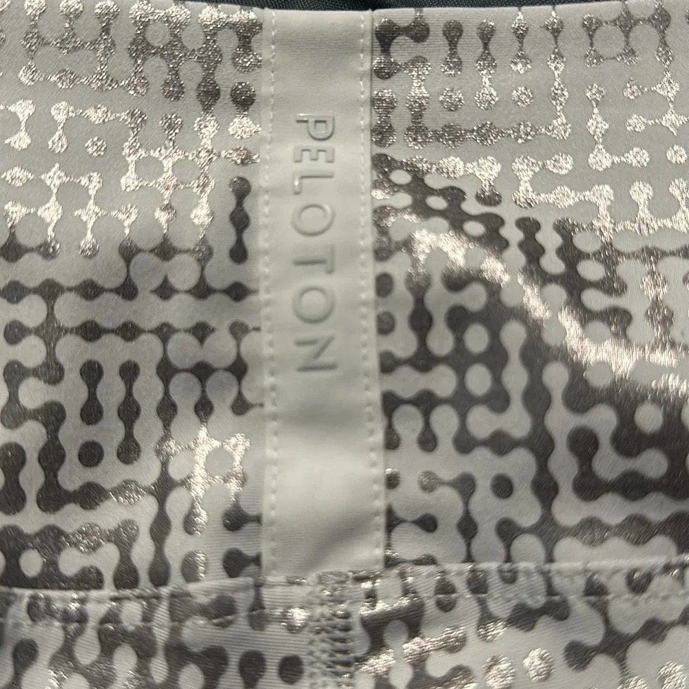 Peloton Show Up Foil Printed Legging Size Medium Like New - Picture 4 of 10